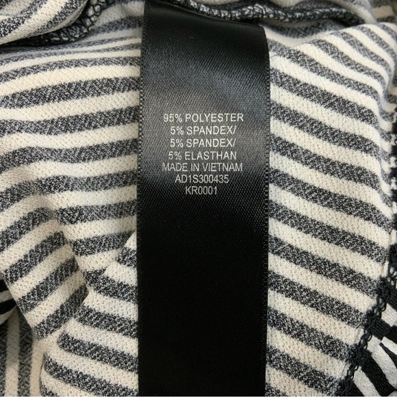Adrianna Papell Long Sleeve Black and White Overlay Blouse. Size Medium. (NWT). - Picture 6 of 6